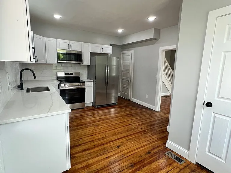 31 N Poplar St — Photo 4