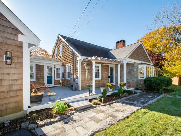 32 Bay View Ave, Plymouth, MA 02360