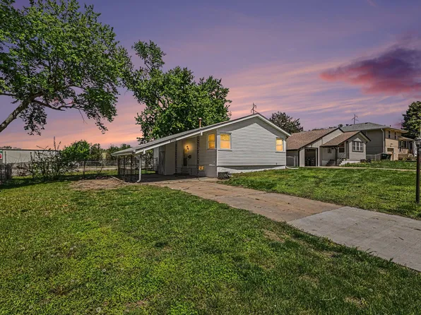 8346 Parker Ct, Omaha, NE 68114