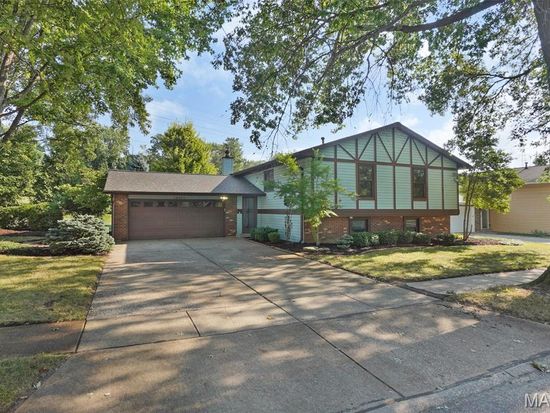 12371 Sparrowhawk Ct, Saint Louis, MO 63146