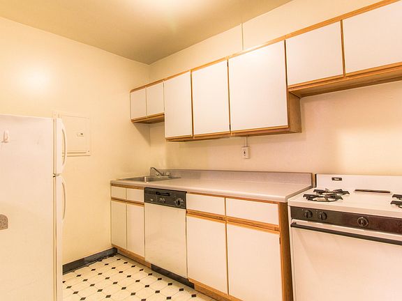 2nd image of 21 S Boulevard APT 4