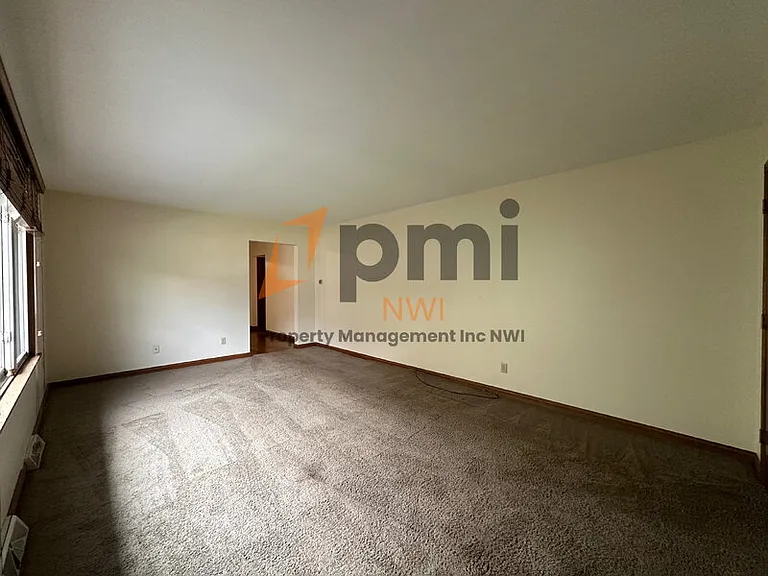 408 E Clark St — Photo 3