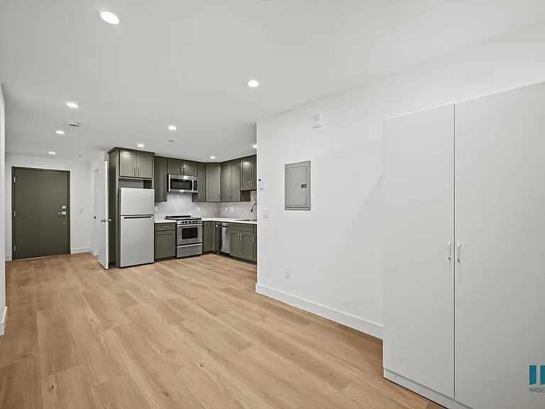 429 N Hayworth Ave — Photo 68
