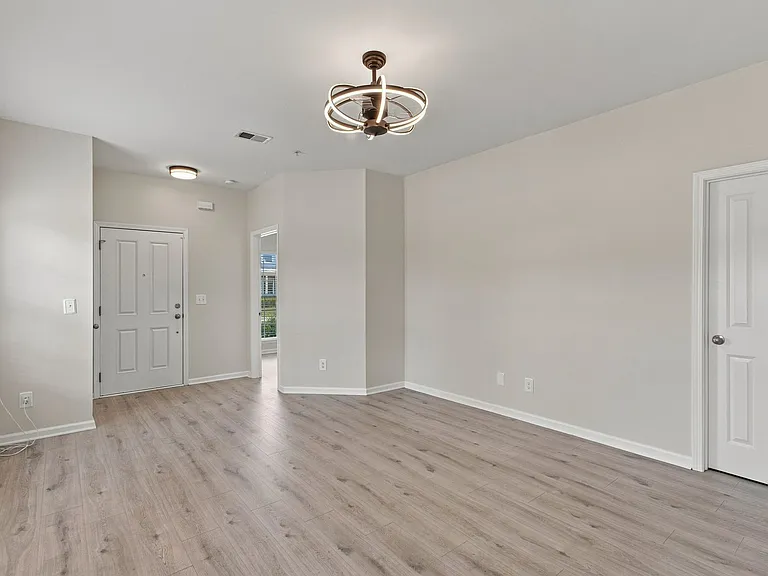 2055 Hemlock Dr #1 — Photo 6