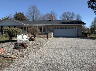 72 7th St, Flagtown, NJ 08821