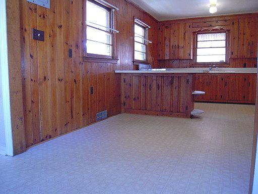 5th image of 1800 E 5th St