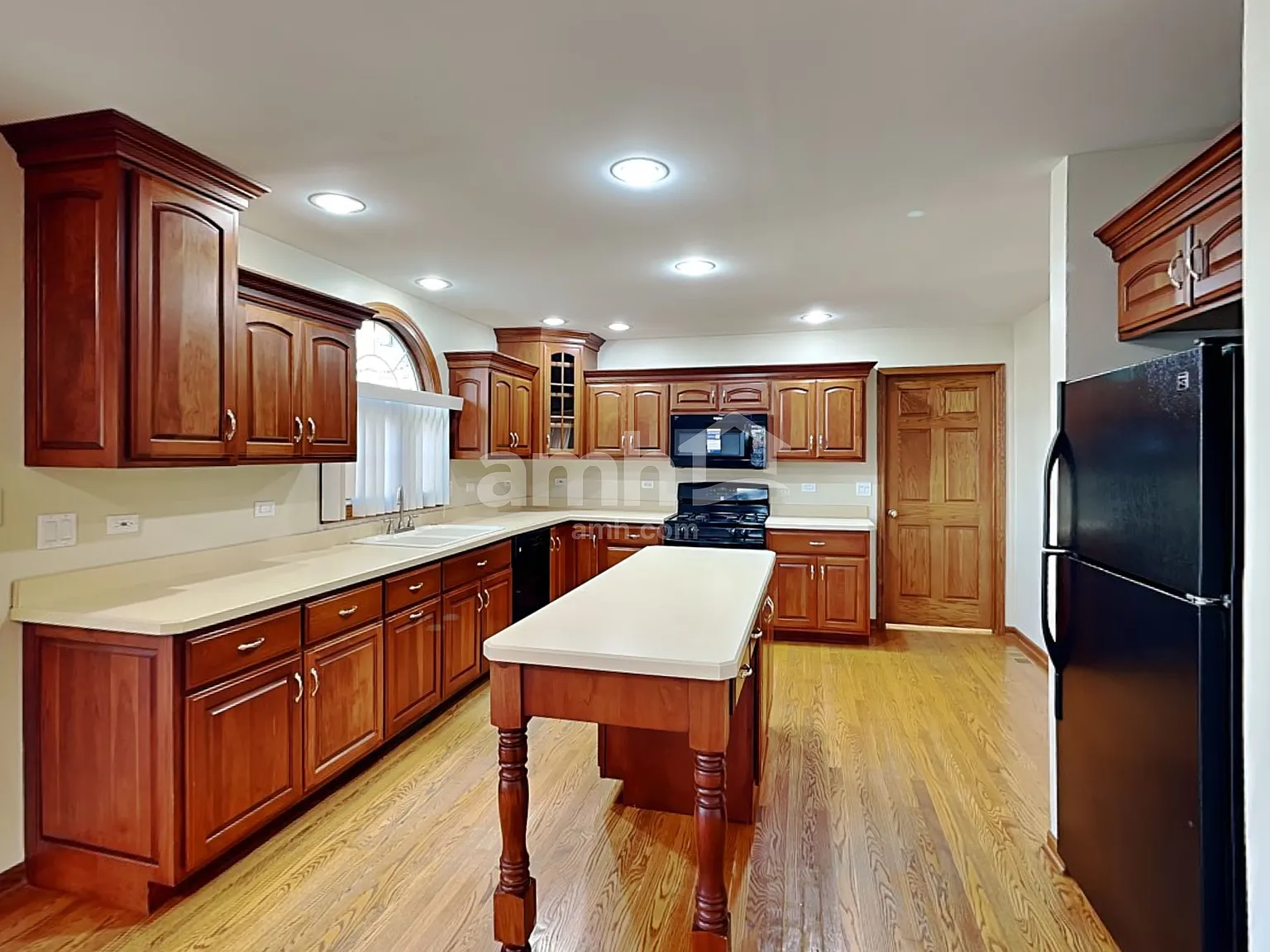 4 bed, 2.5 bath, 2863 sqft, $3,360 — Photo 3