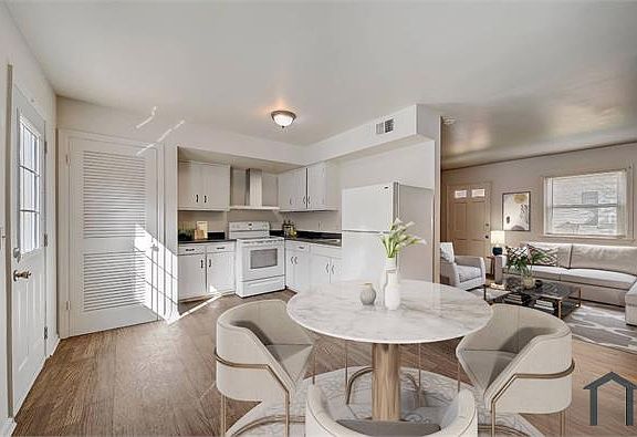 3rd image of 5827 N Meadows Blvd