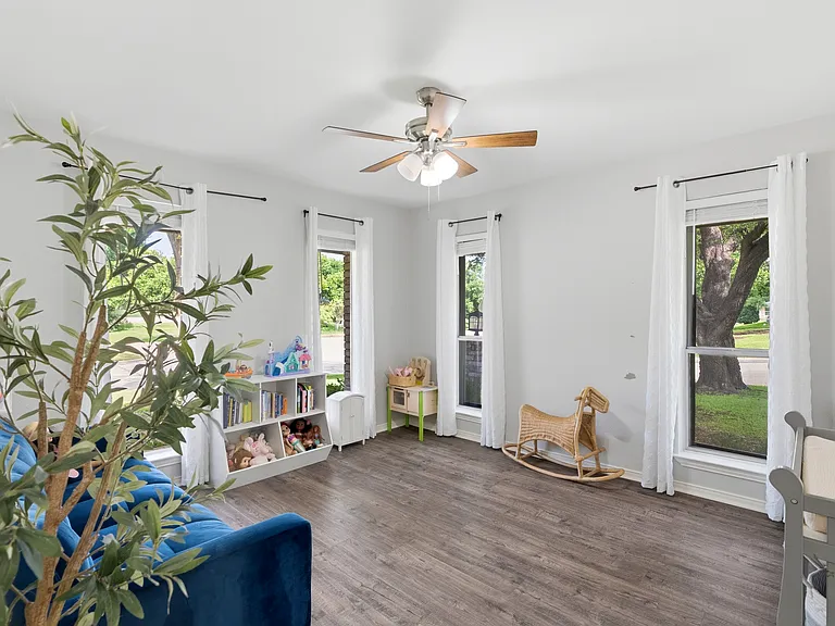 412 E Northgate Dr — Photo 13