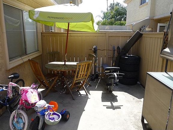 5th image of 20224 Cohasset St Unit 18