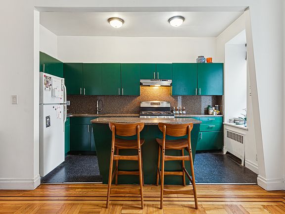 3rd image of 52 E 81st St APT 5