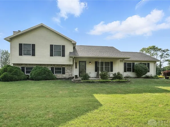 1124 Bull Rd, New Lebanon, OH 45345