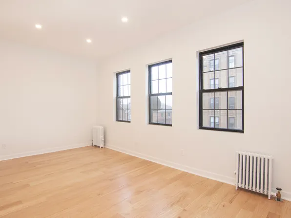 41-15 31st Avenue image 3 of 6