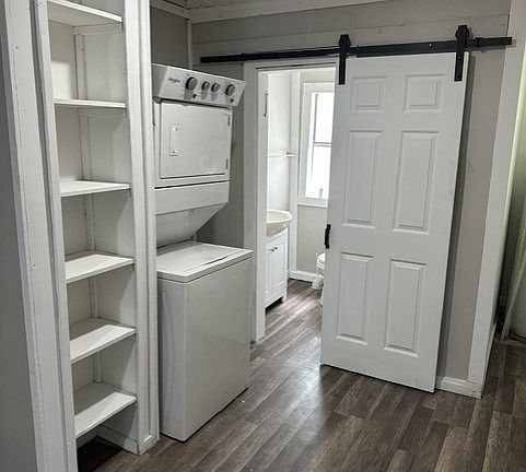 3rd image of 912 3rd Ave S