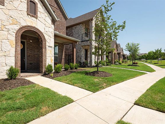 3rd image of 1368 Elaine Dr