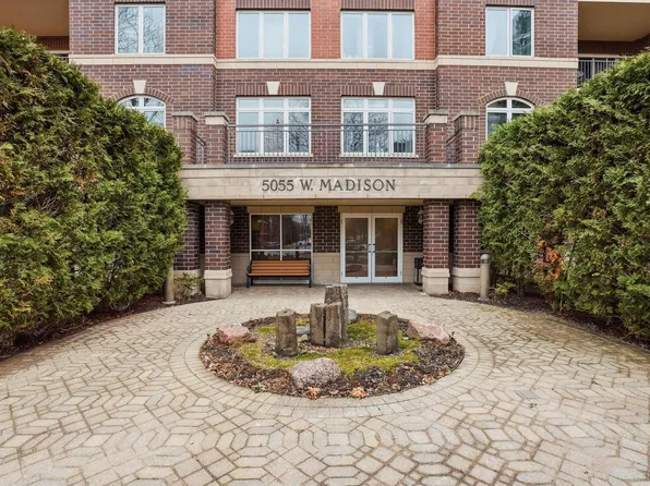 5055 Madison St Unit 402, Skokie, IL 60077
