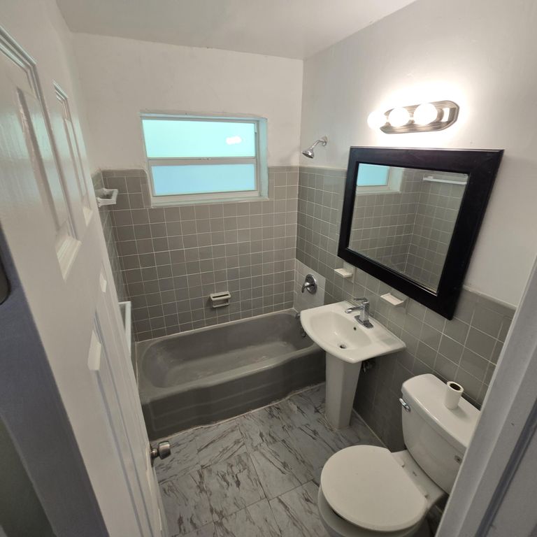 830 SW 14th St #2, photo 5