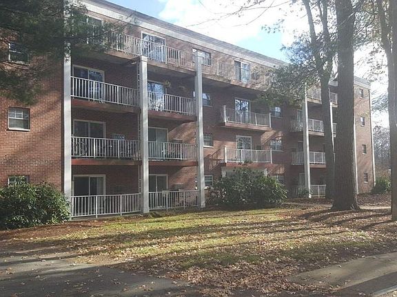3rd image of 65 Greentree Ln APT 18