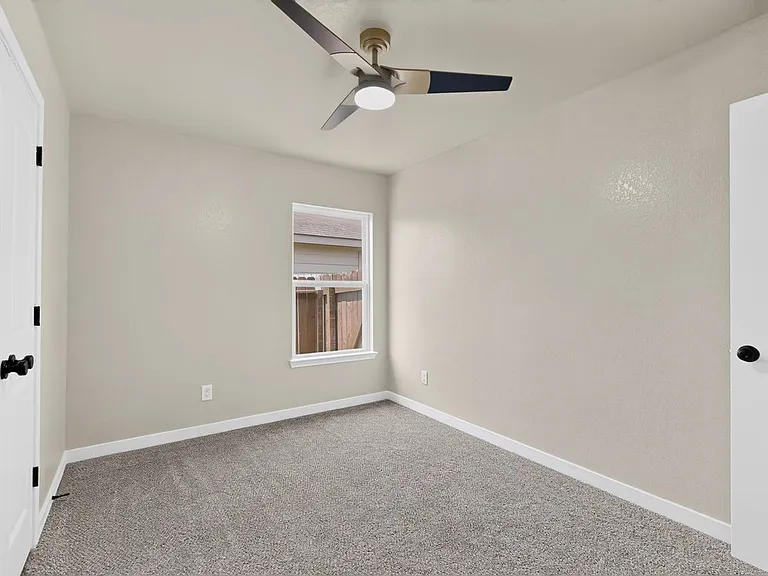 15018 Silver Tree Cv — Photo 25