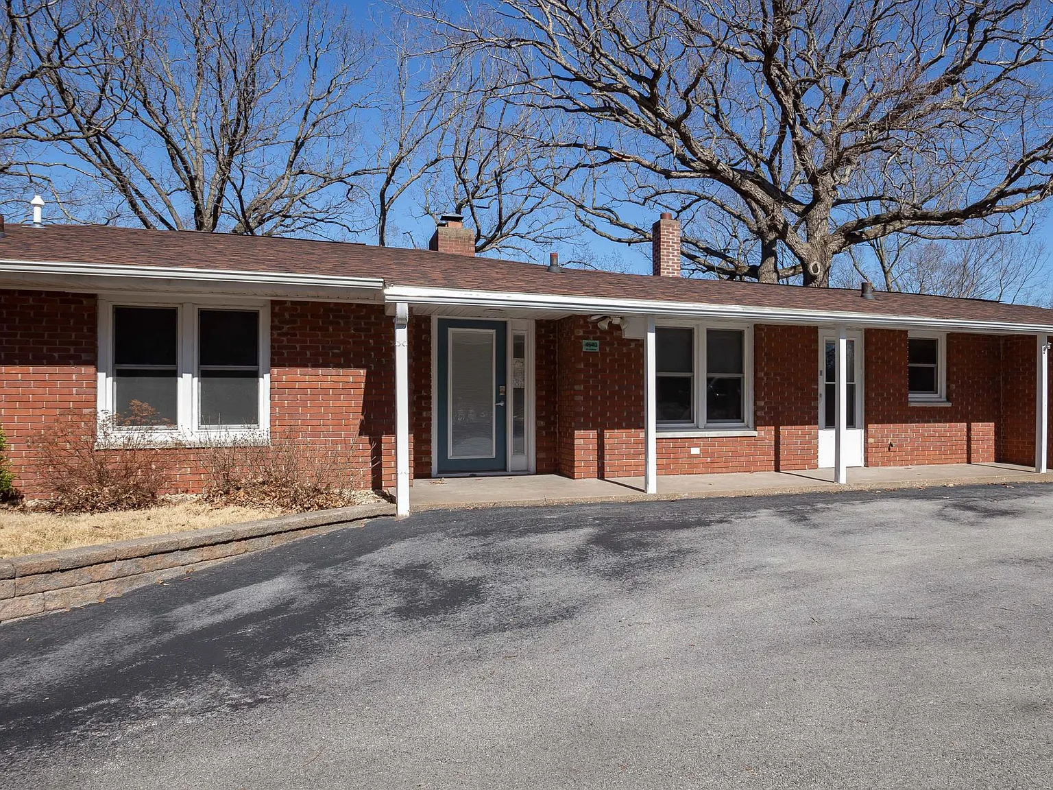 3 bed, 2.5 bath, 1815 sqft, $2,300 — Photo 2