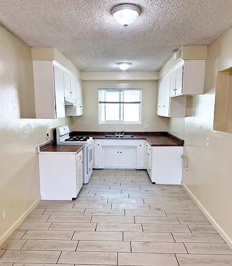 1838 W El Segundo Blvd — Photo 2