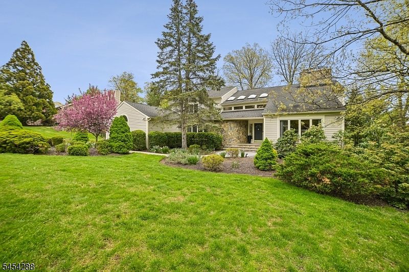 1st image of 11 Hawthorne Ct