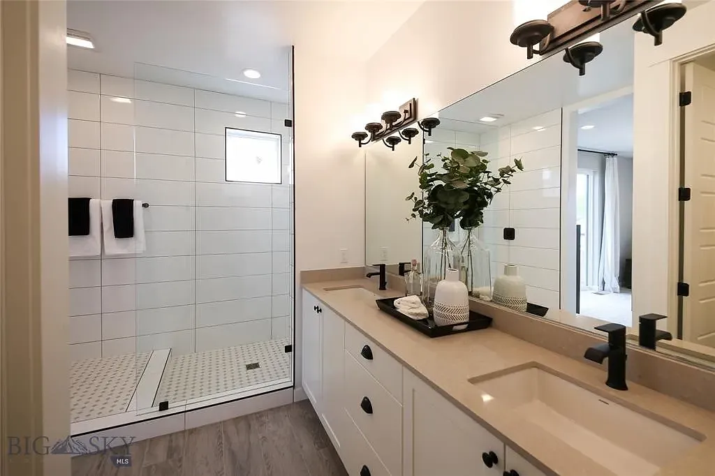 3 bed, 2.5 bath, 1680 sqft, $3,200 — Photo 3