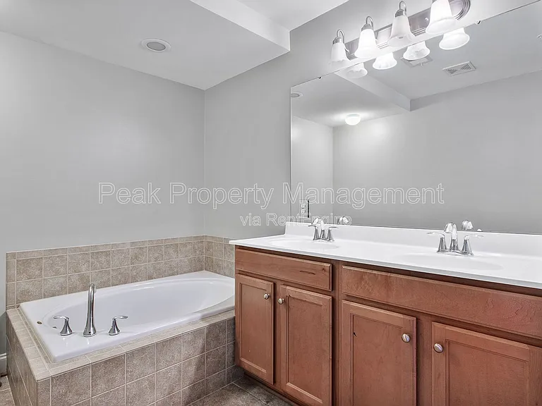 3823 Maher Mnr — Photo 26