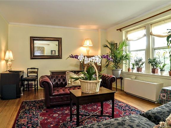 4th image of 124 Woodside Grn APT 2B