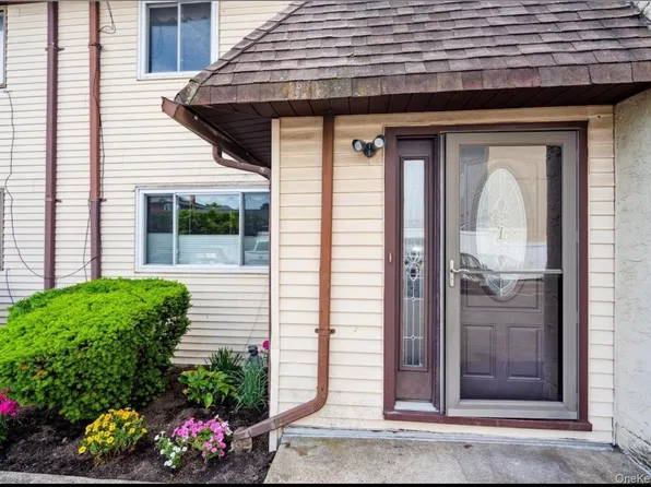 88 E Valley Stream Boulevard #7, Valley Stream, NY 11580