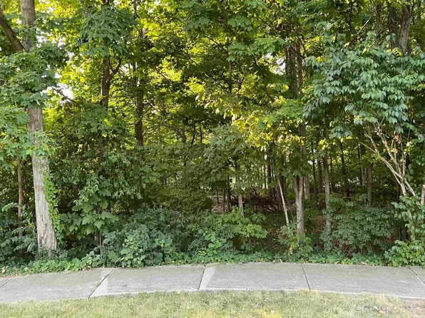 1511 River Run Ct, Fort Wayne, IN 46825