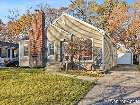 4th image of 1137 Edna St SE