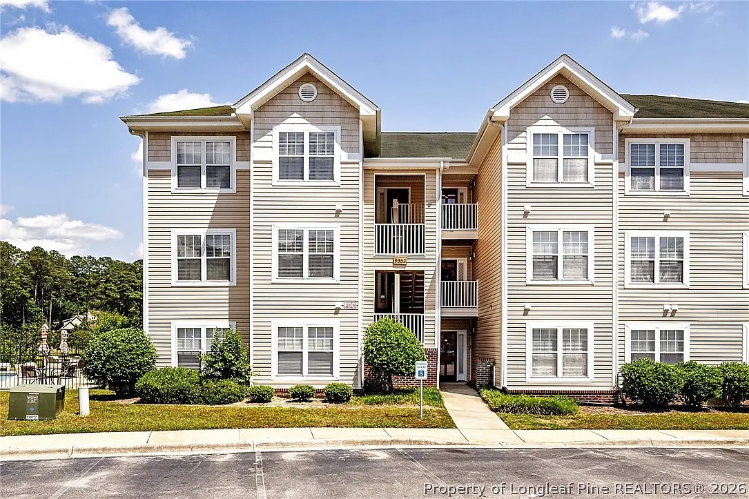 3 bed, 2.0 bath, 1574 sqft, $2,950 — Photo 1