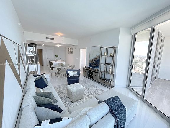 5th image of 851 NE 1st Ave #4008