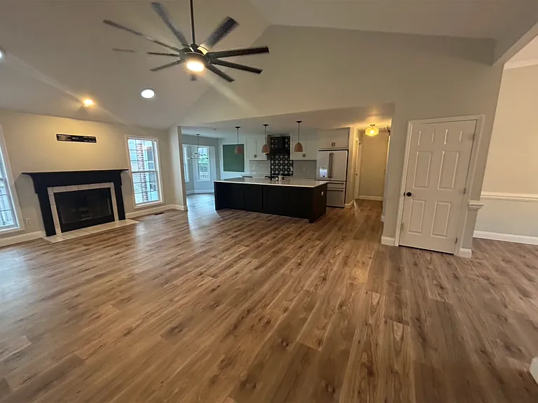 230 Kingswood Cir — Photo 2