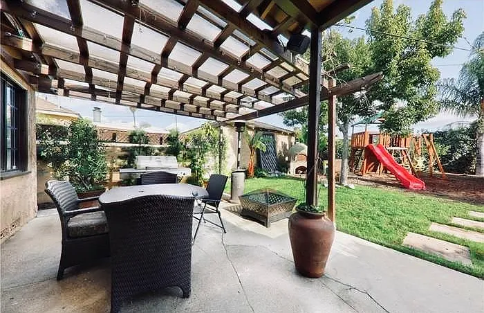 10916 S Wilton Pl — Photo 7