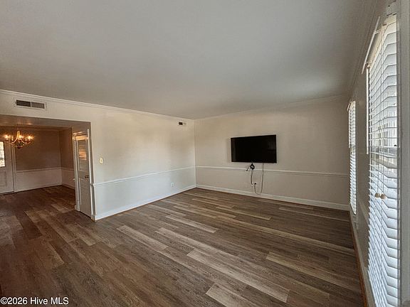 3rd image of 2249 Nash Place N