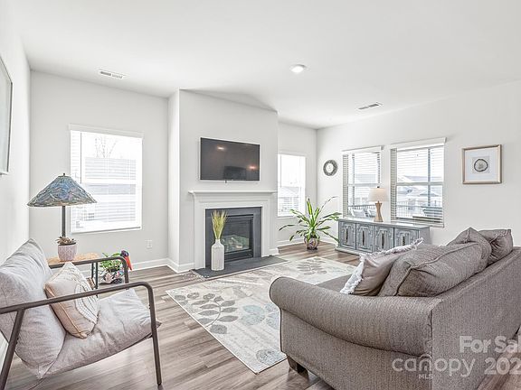 3rd image of 5367 Turtle Creek Dr