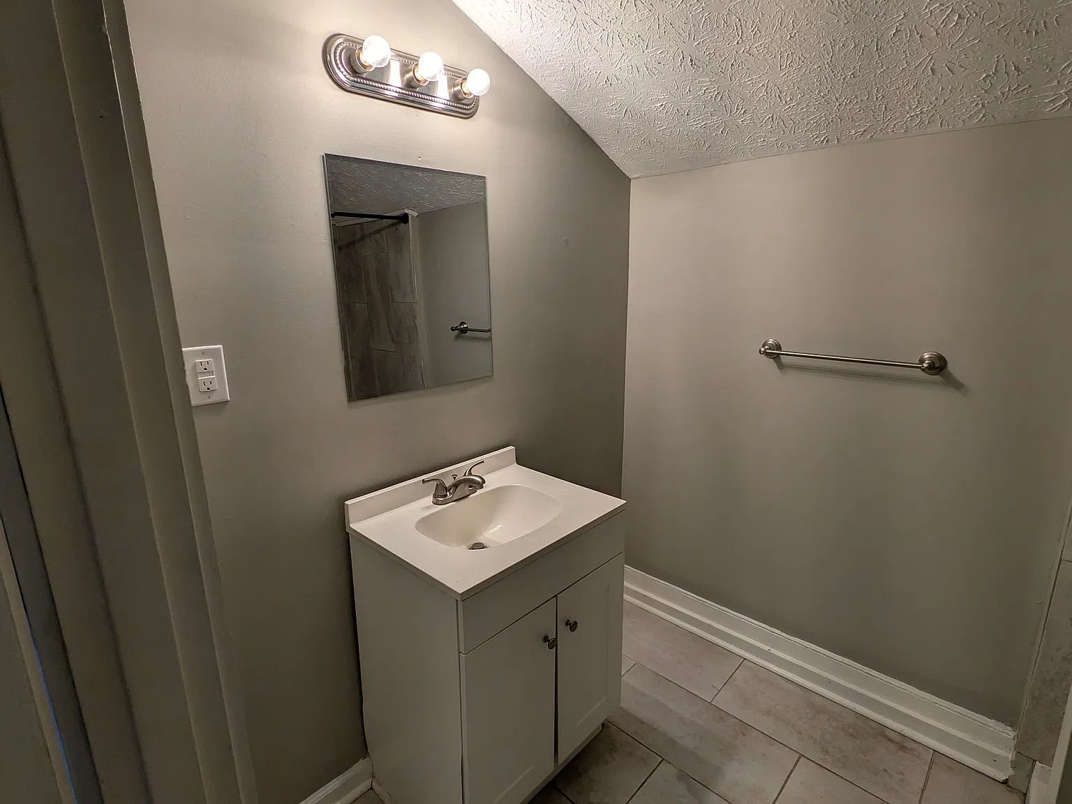 205 W Breckinridge St — Photo 3