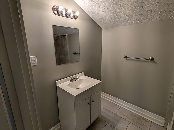 3rd image of 205 W Breckinridge St Unit 5