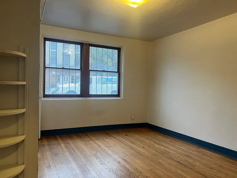 2 story 2 Bed / 2 Bath Charming Dowtown Cottage - Just-Renovated — Photo 17