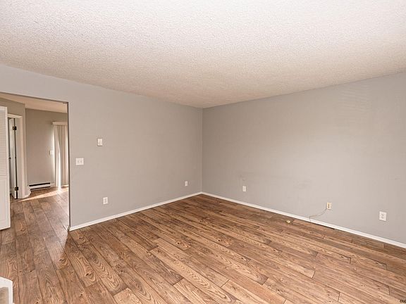 5th image of 22 Dublin Dr