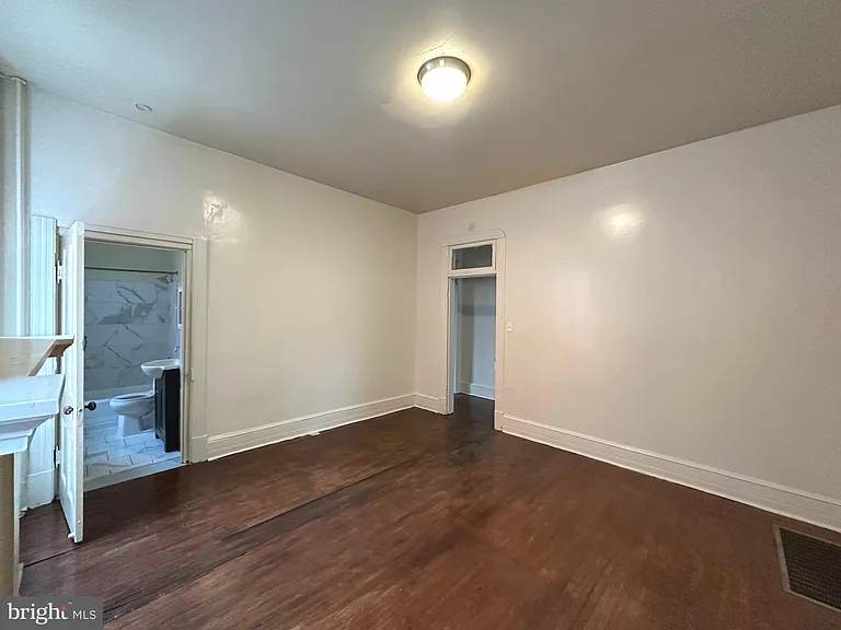 414 S Potomac St — Photo 13