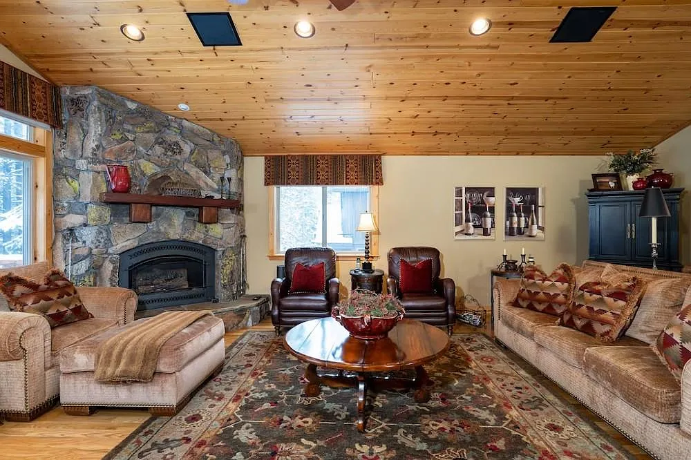 4 bed, 3018 sqft, $7,200 — Photo 4
