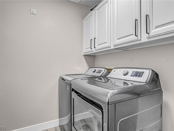 3rd image of 868 Rainbow Rock St