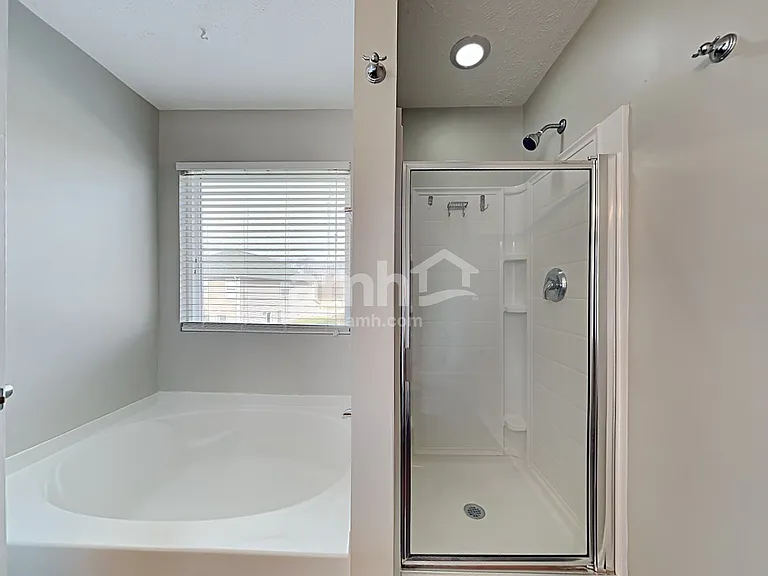 1316 Roxbury Ct — Photo 10