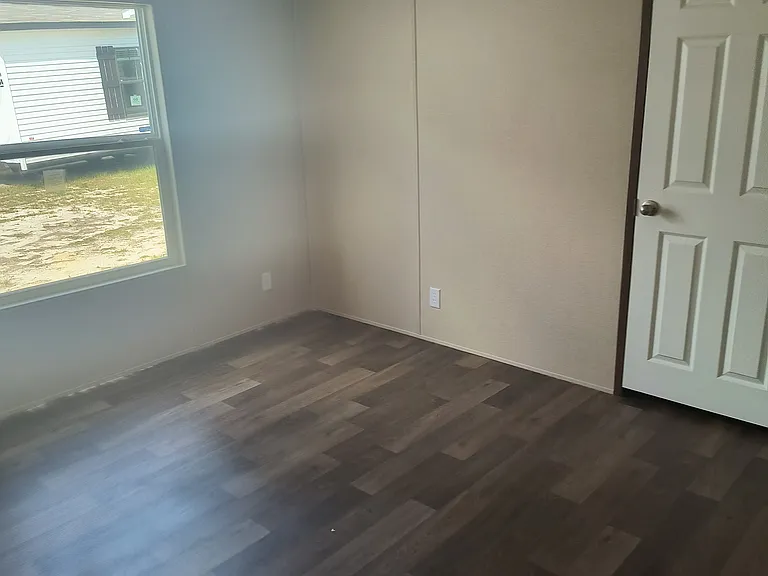 21 Dew St — Photo 5