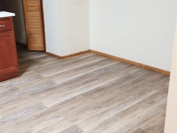 3rd image of 107 Oakville St Floor 2
