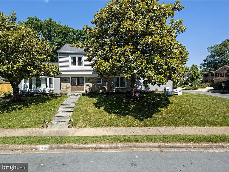 2606 N Quincy St — Photo 2