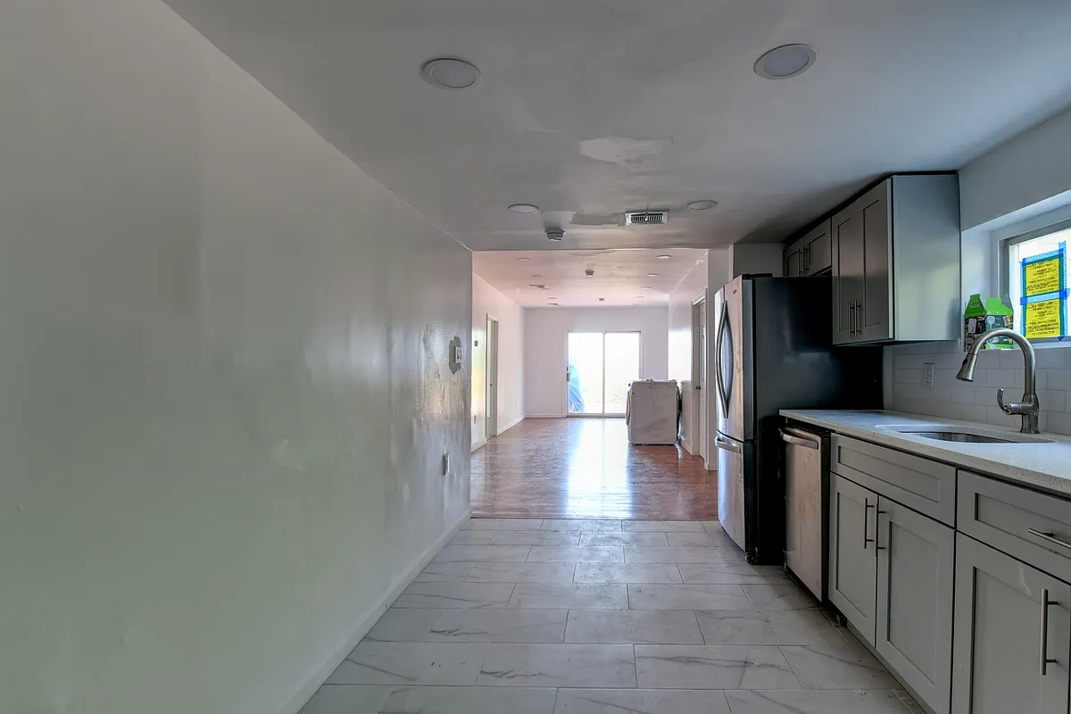 Building Photo - 1103 Grand Ave #1